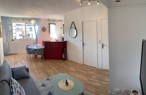 Republique - Tolstoi Apartment | LE RICHELIEU Comfortable 1 Bedroom Apartment – ​Gratte-Ciel District,