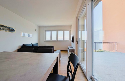 Naggio Apartment | Le Rondini D Apartment: lake view, terrace, Wi-Fi, AC and garage!