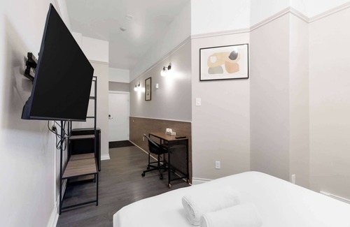 Quartier des Spectacles Hotel | Le Sand & Stone Hôtel-Quartier des Spectacles