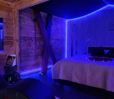 Saint-Aigulin Ski Chalet | LE SECRET LOVE ROOM