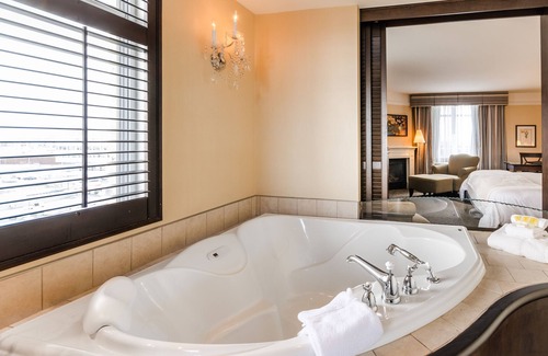 Laval Hotel | Le St-Martin Hotel & Suites Laval