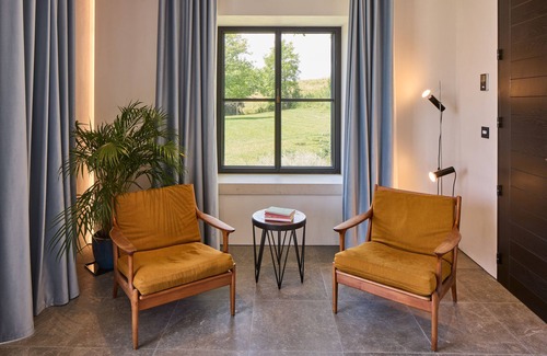 Montagudet Apartment | Le Suite Jardin: Contemporary designed apartment in an ancient farmhouse