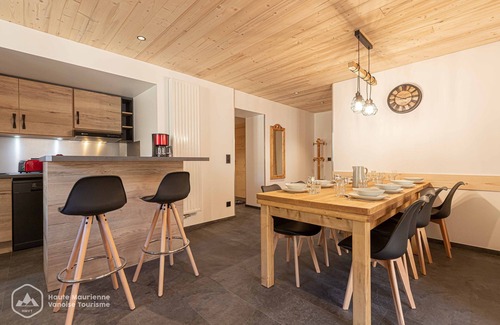 Termignon Apartment | Le Temps Suspendu "Chardon Bleu" - Relaxation Stay - Apartment 8 people