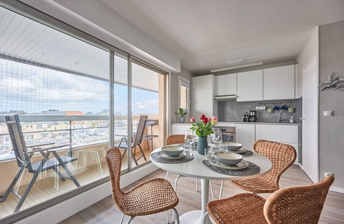 Courseulles-sur-Mer Apartment | Le Tikahupo - Charmant appt vue sur le port