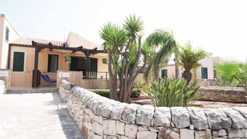 Marina di Modica House | Le tre gorgoni