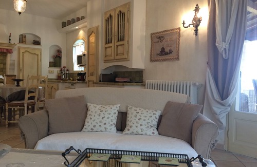 Labaume Cottage | Le Vieux Pressoir, gîte for 4 people near Uzès, peaceful vacation in the countryside.