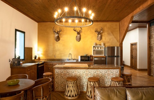 Mason Apartment | Lea Lou Lodge #6 on Broad St.