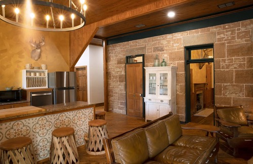 Mason Apartment | Lea Lou Lodge #6 on Broad St.