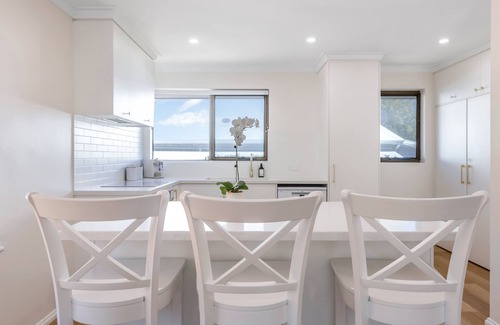 Shenton Park Apartment | Leafy green over King's park