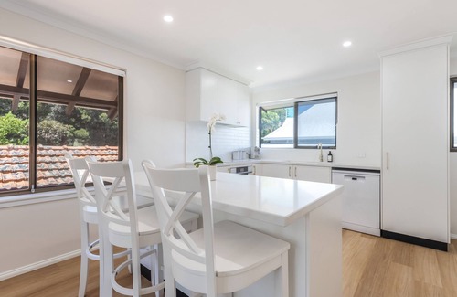 Shenton Park Apartment | Leafy green over King's park
