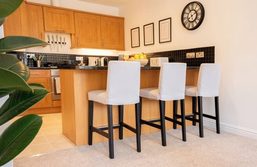 Leicester City Centre Apartment | Leafy New Walk & Museum views w/Free Parking, A/C & Gym!