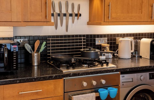 Leicester City Centre Apartment | Leafy New Walk & Museum views w/Free Parking, A/C & Gym!