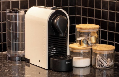 Leicester City Centre Apartment | Leafy New Walk & Museum views w/Free Parking, A/C & Gym!