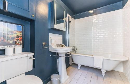 Lambeth Apartment | Leafy & Stylish Brixton Retreat