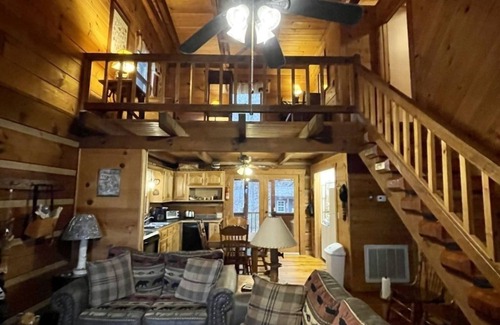 Tellico Plains Cabin | Leave the stress behind!- private hot tub, pet and motorcycle friendly, let peace and nature surround you! by RedAwning