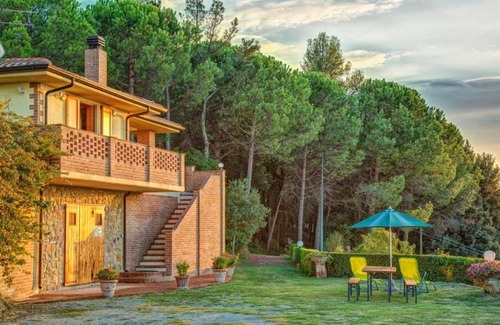 Montaione Apartment | Leccino 1 - Apartment with pool