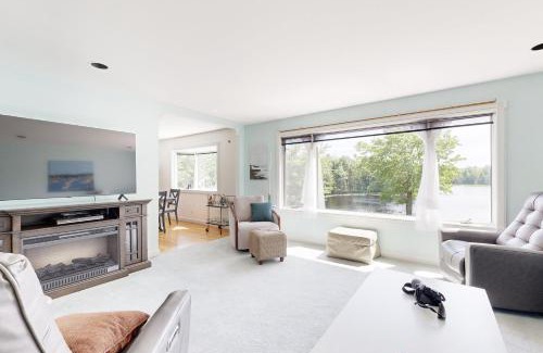 Gouldsboro House | Ledge View
