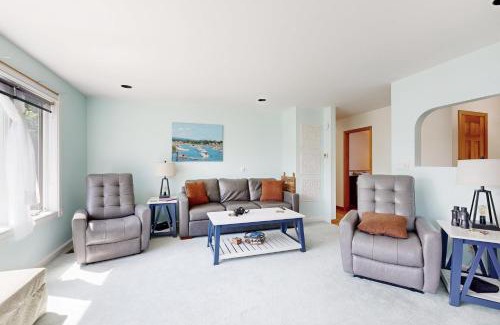 Gouldsboro House | Ledge View