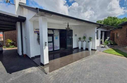 Emalahleni Bed & Breakfast | Ledumo Guest lodge