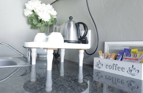 Emalahleni Cottage | Ledumo Lodge