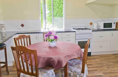 Kingaroy Apartment | Lee Farm Stay Cottages