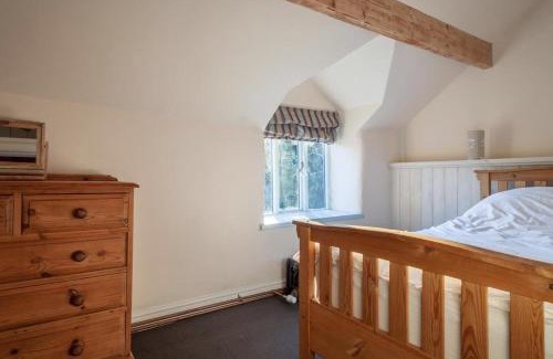 Cauldon Low House | Lee house farm holiday cottage with possible use of hot tub ninety pounds a session