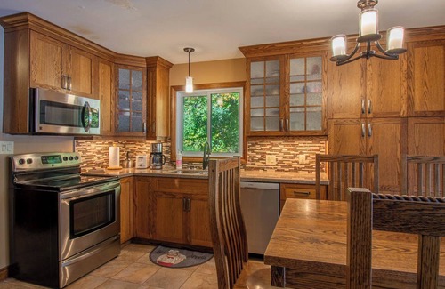 Nipissing Cottage | Lee's Lakeside Lair - Three Bedroom Cottage, Sleeps 6
