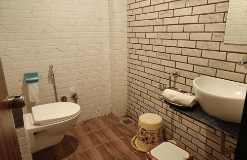Junagadh Hotel | LEELA BIZOTEL