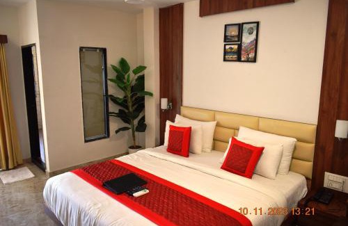 Junagadh Hotel | LEELA BIZOTEL