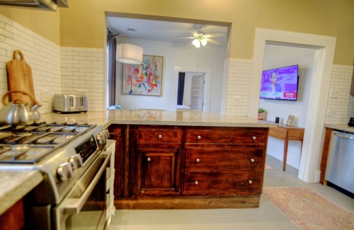 Central Business District Apartment | Leeland Sunrise Loft - Walk to GRB and Toyota Ctr