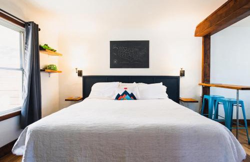 Sisters Hotel | Left Coast Lodge - Pet Friendly