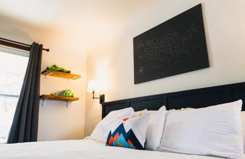 Sisters Hotel | Left Coast Lodge - Pet Friendly