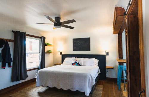 Sisters Hotel | Left Coast Lodge - Pet Friendly