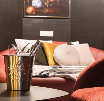 Macon Apartment | Legend Majestic Superbe Love Room - Jacuzzi - Champagne - Romantisme - parking privé GRATUIT