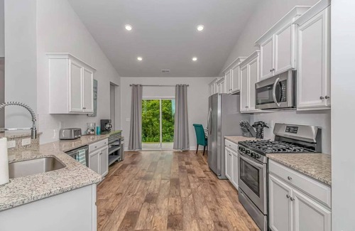 Red Hill House | Legend's Resort Family-Friendly 4BR Sleeps 8