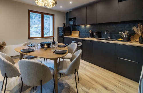 Saint-Michel-de-Maurienne Apartment | Legendary ski & cycling – 4–6 guest getaway