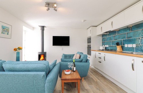 Boscundle Cottage | LEGHORN, pet friendly, with hot tub in St. Austell