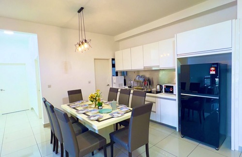 Medini Apartment | Legoland 8-10min walk@ Kairos Comfort Spacious Families ,Cuckoo Water/1-12pax