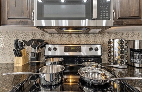 Lehi House | Lehi Mountain: Hot Tub, Basketball Court, Games!