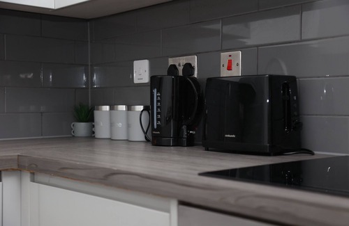 Leicester City Centre Apartment | Leicester City Centre Apartment: PS4, free on street parking after 6pm.
