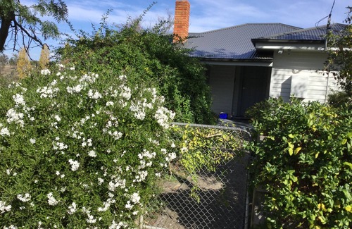 Launceston CBD Cottage | Leichhardt Farm Cottage - 10 minutes to Central Launceston