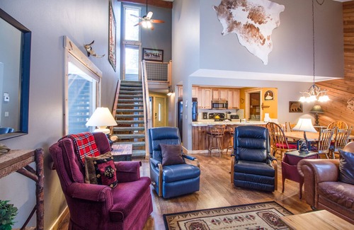 Overlook Park House | LEIS05 - Mountain Cabin, A/C, Short Walk to Village, Pet Friendly, Hot Tub