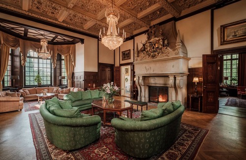 Upplands-Bro Municipality Hotel | Lejondals Slott