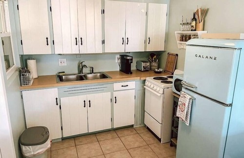 South Venice House | Lemon Bay Hideaway - Beach Bungalow with Tropical Gardens