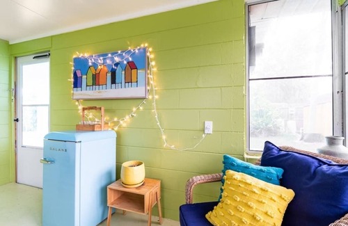 South Venice House | Lemon Bay Hideaway - Beach Bungalow with Tropical Gardens