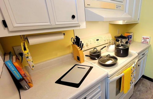 North Terre Haute House | Lemon Drop Inn - 3 bedroom, 2 bath, single level home w/attached 2 car garage