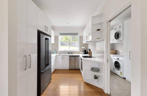 Myrtleford House | Lemon & Myrtle Cottage - Stunning and Cosy