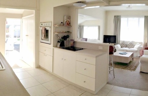 Nelson House | Lemon Tree Cottage, ideal for families or couples