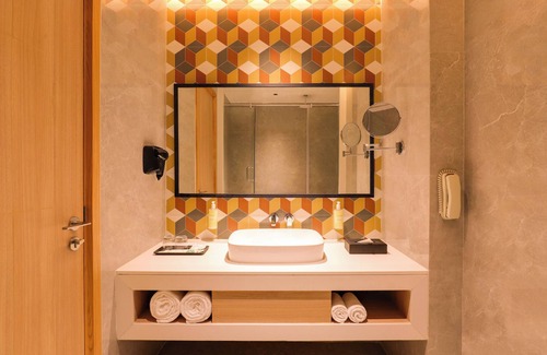 Islamnagar Hotel | Lemon Tree Hotel Chandausi