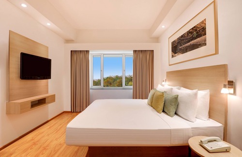 Phase 1 Hotel | Lemon Tree Hotel, Hinjawadi, Pune